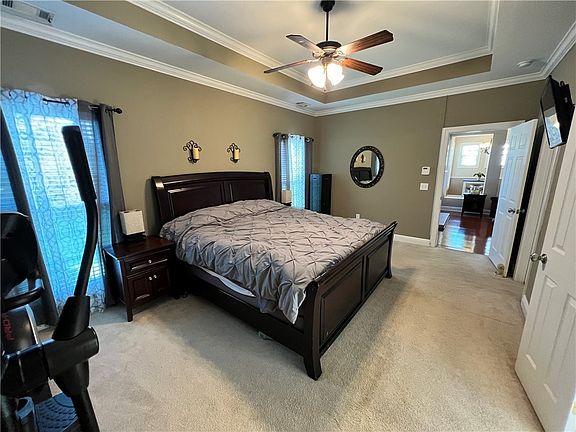 5th image of 716 Stanton Dr