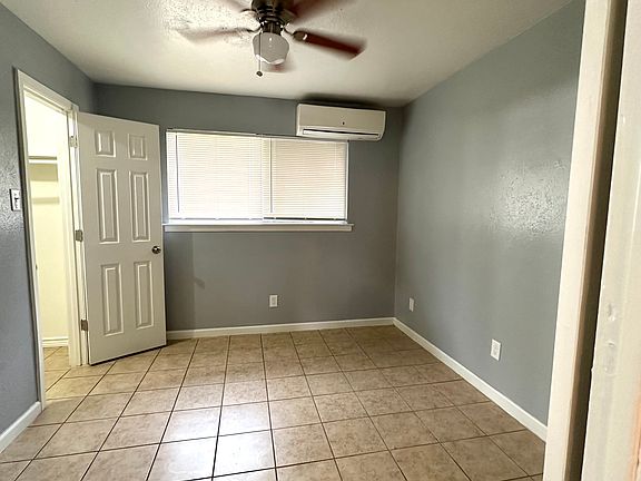 5th image of 922 Oakland Dr