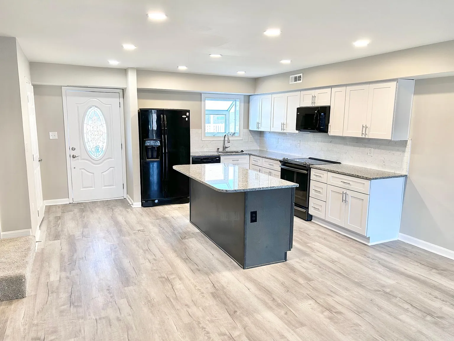3 bed, 2.5 bath, 1640 sqft, $2,500 — Photo 2