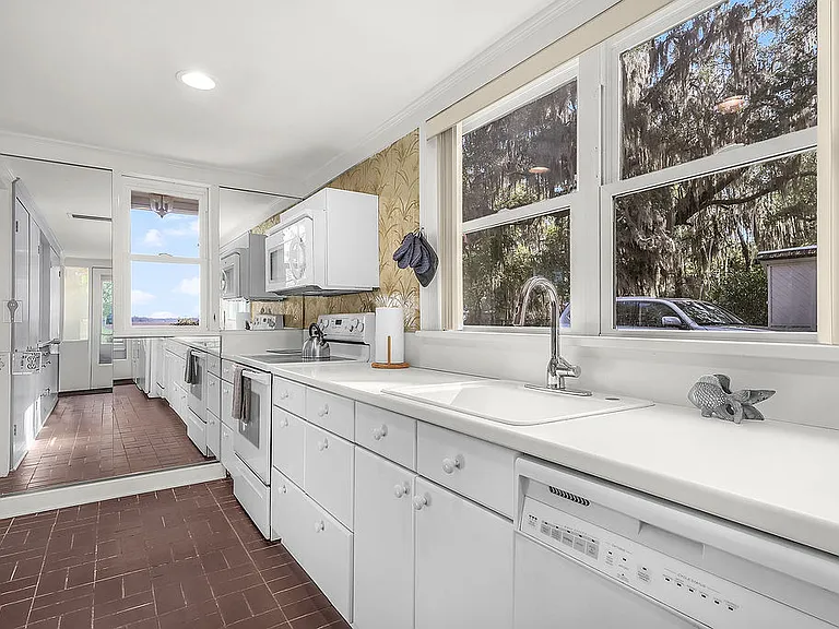 1321 Azalea Ave — Photo 12