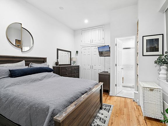 5th image of 330 W 85th St APT 1G
