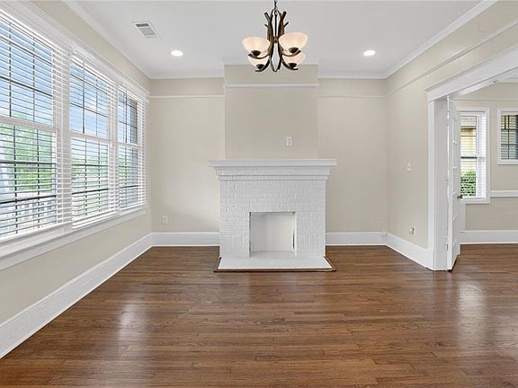 3rd image of 585 Jones Ave NW