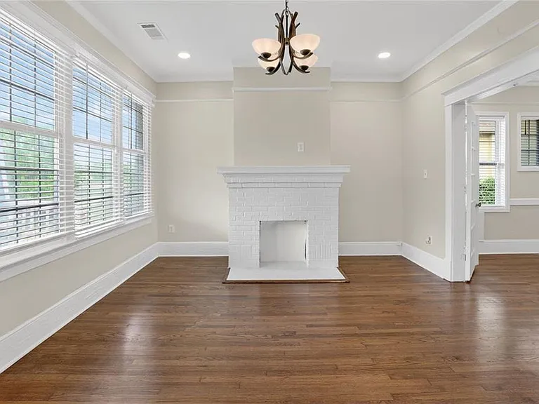 585 Jones Ave NW — Photo 3