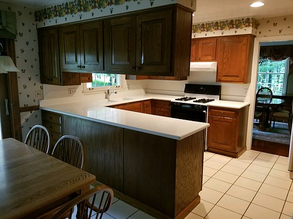 Kitchen and eat in area