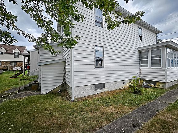 4th image of 165 Parade St