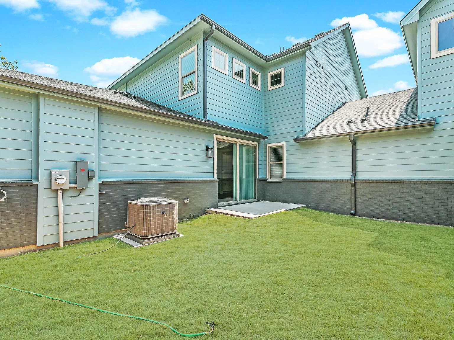 3 bed, 2.5 bath, 1901 sqft, $2,350 — Photo 3