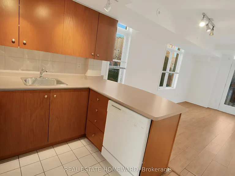 415 Jarvis St #200 — Photo 7