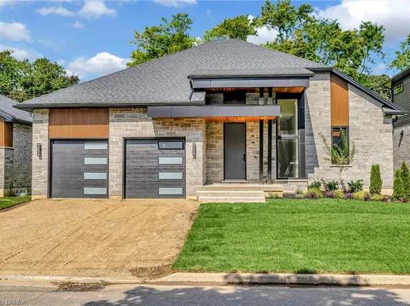 161 Parkside Dr, Brantford, ON N3T 0S9