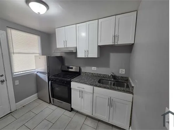 441 E 71st St #2W, Chicago, IL 60619