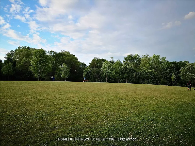 10 Millgate Cres — Photo 17