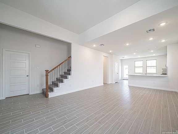 3rd image of 2641 River Pointe