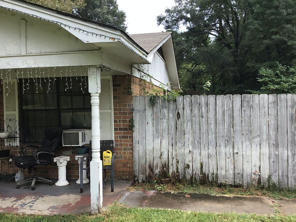 2nd image of 2001 Buchanan Rd