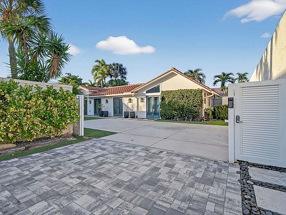 5th image of 105 W Tarpon Lane