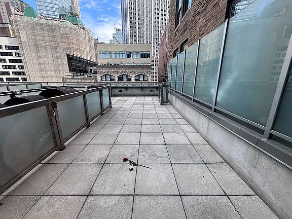 2nd image of 885 6th Ave APT 9B