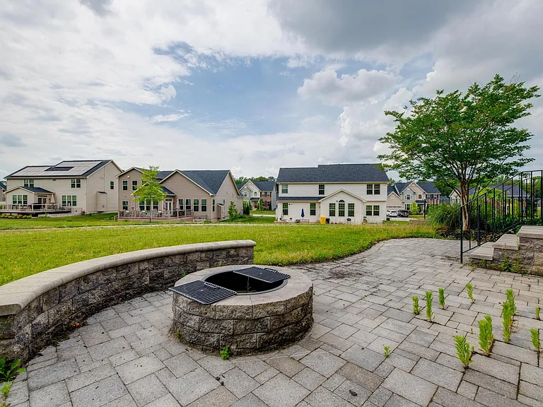 7567 Arundel Woods Dr — Photo 46