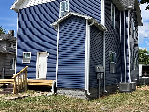 3rd image of 1915 Poplar St #A
