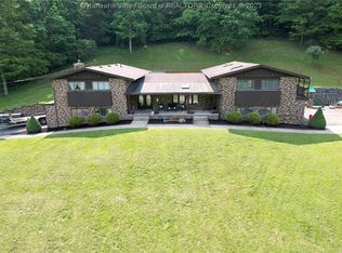 460 Blue Lick Rd, Winfield, WV 25213