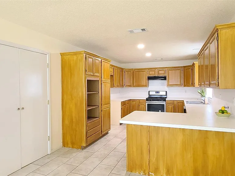 19330 Larissa Dr — Photo 9
