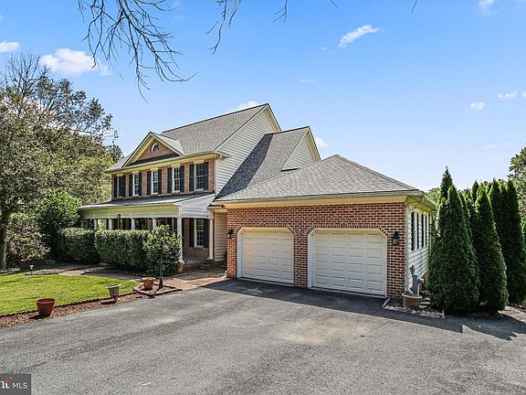 3rd image of 511 Cedar Hill Ct