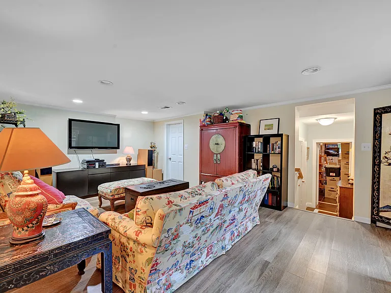 6907 Bradley Blvd — Photo 120