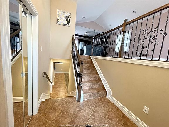 2nd image of 4547 Helsinki Cres