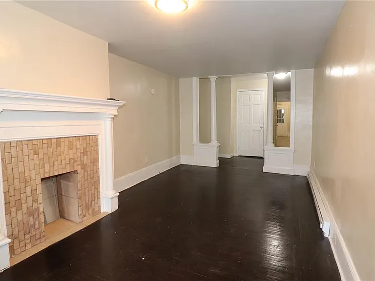 215 W Coal St — Photo 2