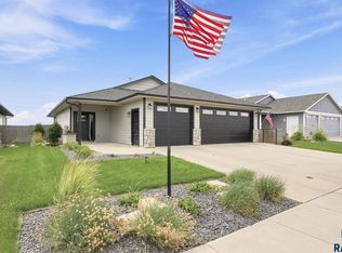 217 Devitt Dr, Harrisburg, SD 57032