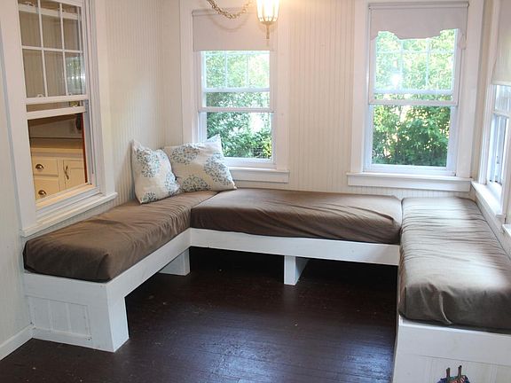 Sun room with built-in cushion seating