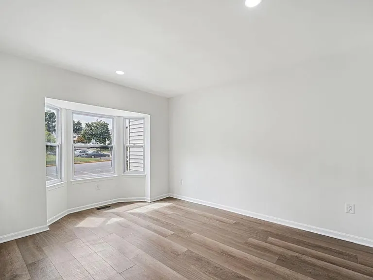 10611 Campus Way S — Photo 6