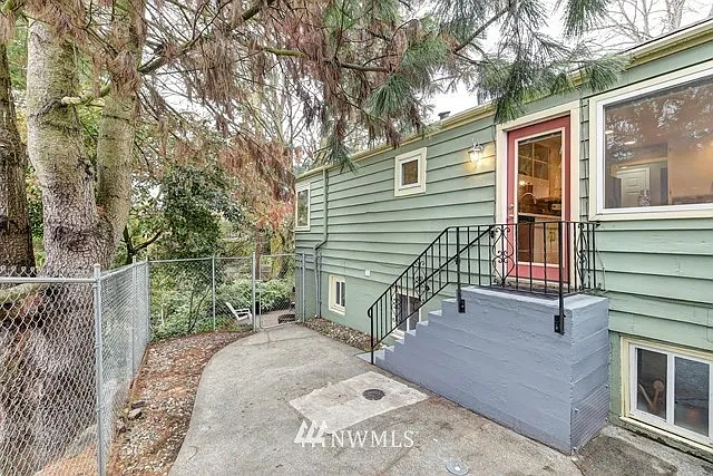 10849 12th Ave NE — Photo 9