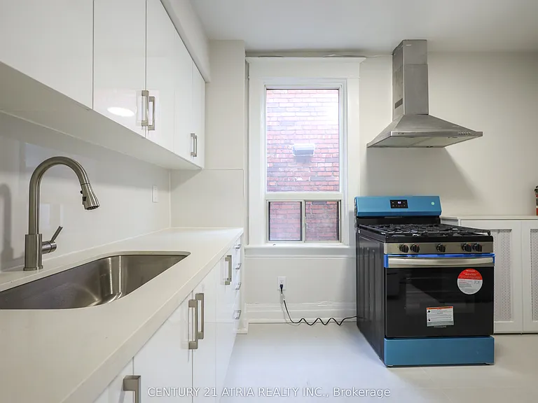 605 College St #3 — Photo 4