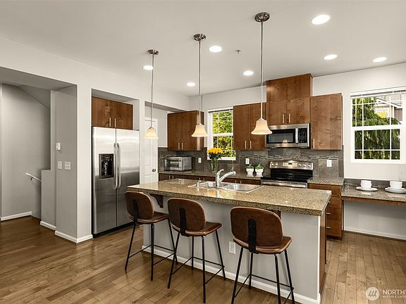 3rd image of 15720 Manor Way #D5