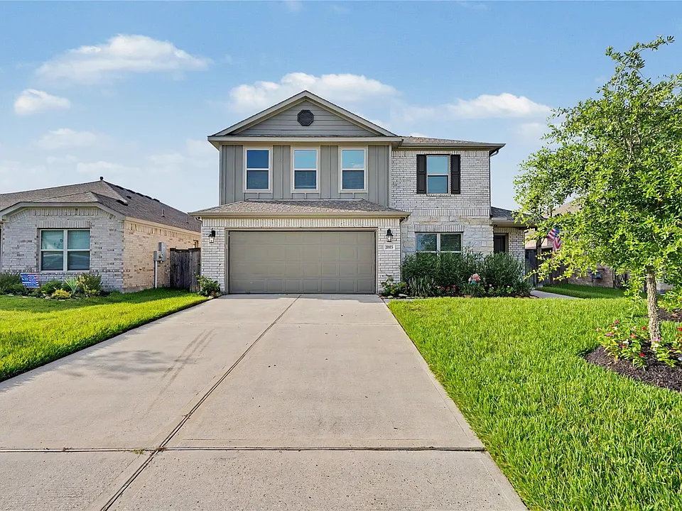 20815 Acorn Valley Dr