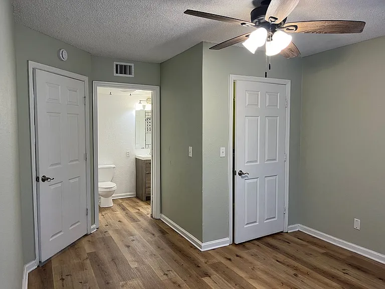 355 Lakepointe Dr #102 — Photo 17