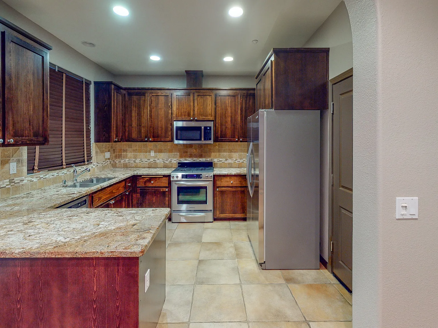 3 bed, 2.5 bath, 1664 sqft, $3,500 — Photo 3