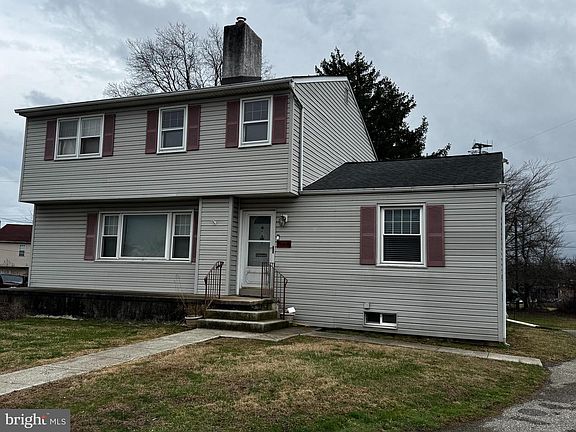 4th image of 1701 Harmon Rd