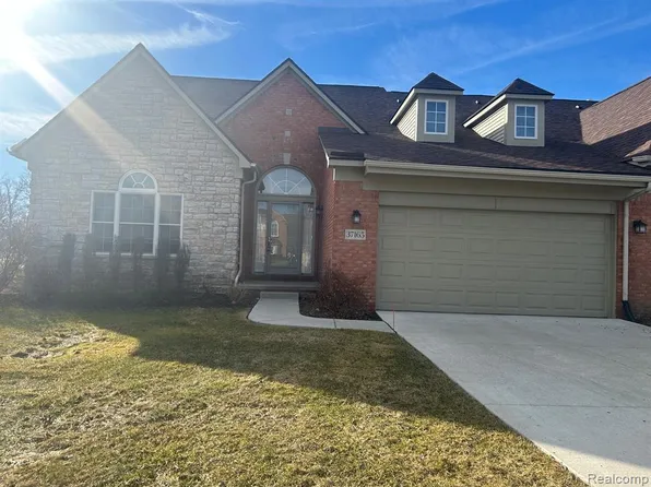 37165 Berkleigh Ct, Farmington, MI 48331