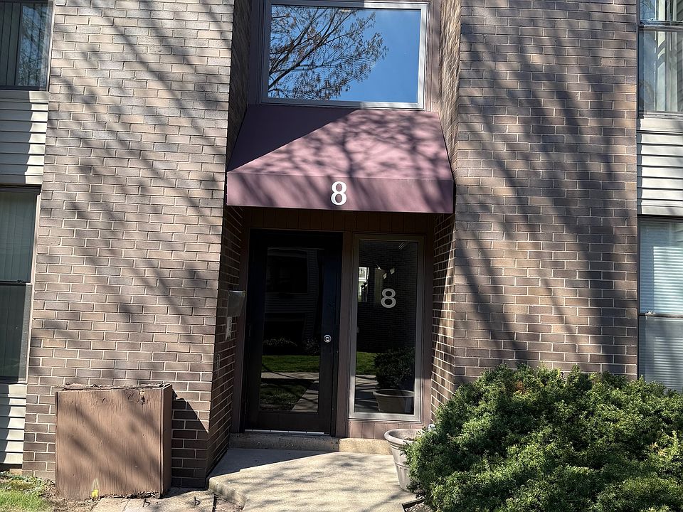 1st image of 8 River Rd #8D
