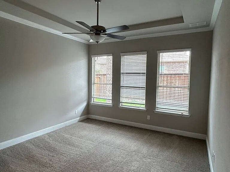 4561 Refugio Dr — Photo 5