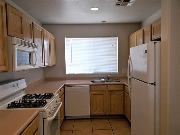 4th image of 5532 N 67th Dr