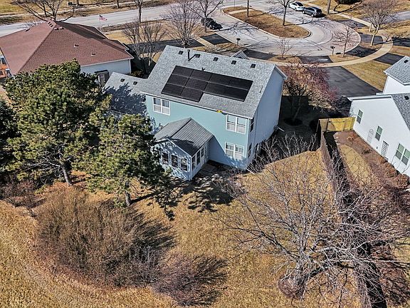 2nd image of 215 Alexandra Ct