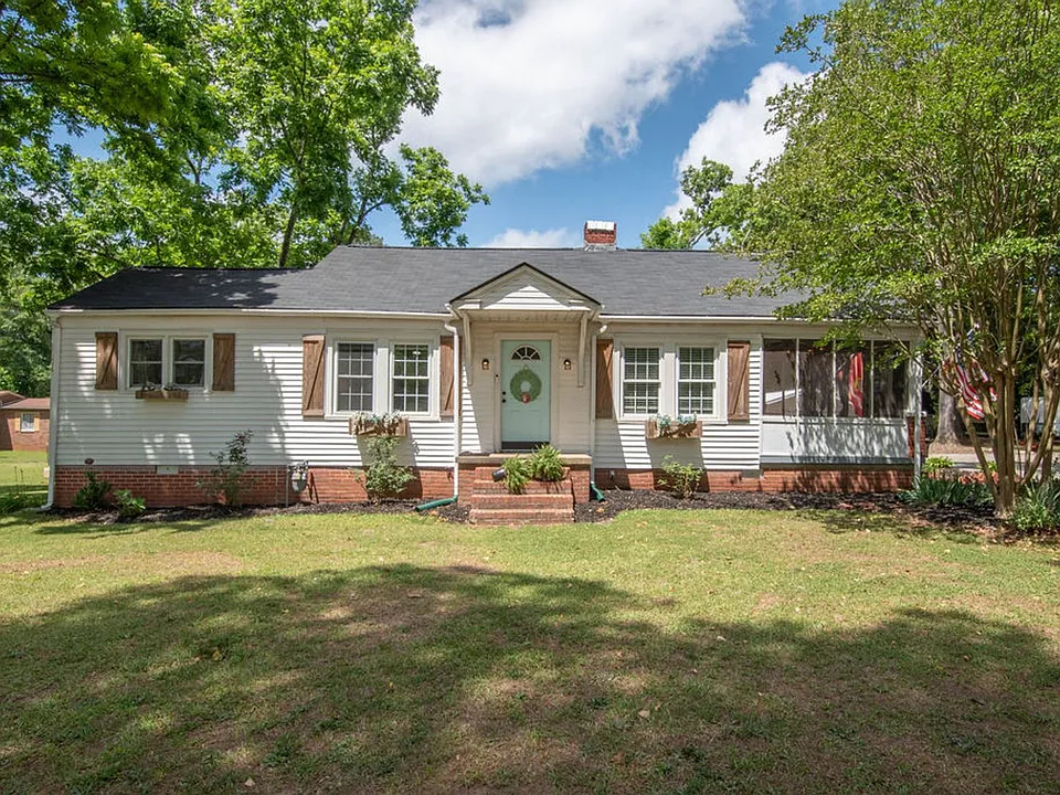 320 Marian Cir