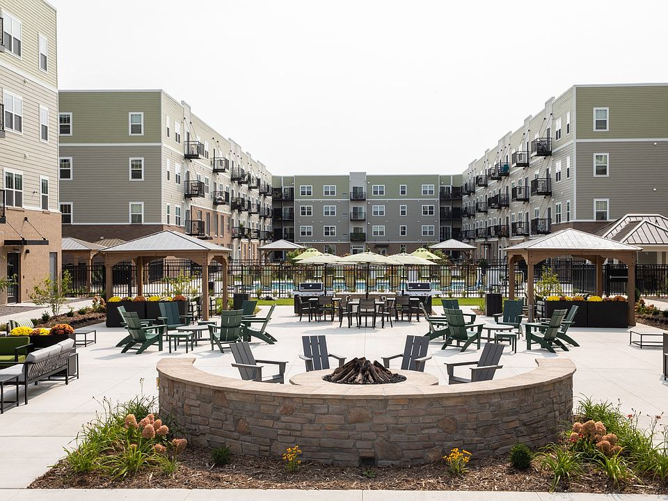 THE EDISON AT RICE CREEK I AND II 5891 Rice Creek Pkwy Shoreview MN