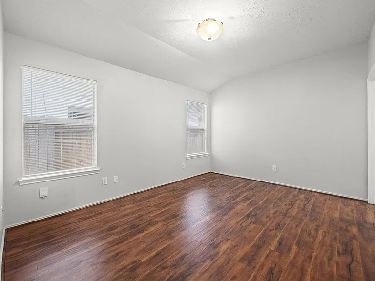 2746 Grahamwood Ln — Photo 16
