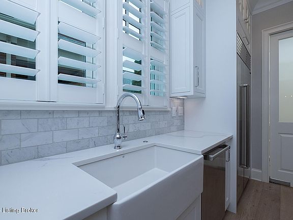 5th image of 11014 Kings Crown Dr