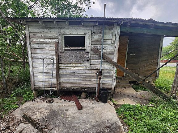 4th image of 1718 N Walters