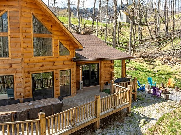 3rd image of 1358 Sugar Mountain Drive