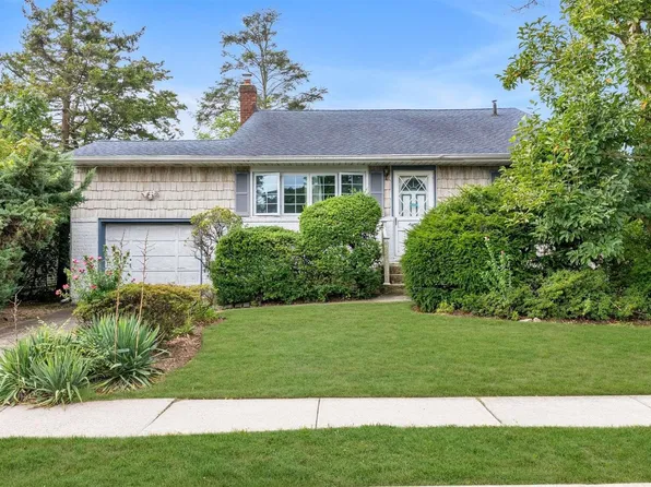 80 Linden Street, Massapequa Park, NY 11762