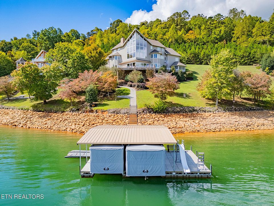 10th image of 643 Crown Pointe Rd