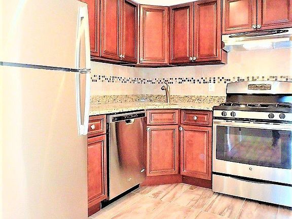 2nd image of 3084 29th St APT 4B